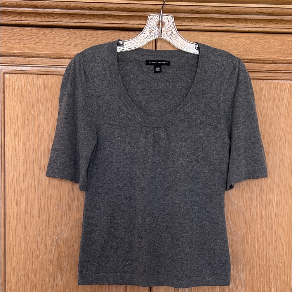 Banana Republic Dark Gray Crew Neck Sweater